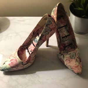 Floral print heals